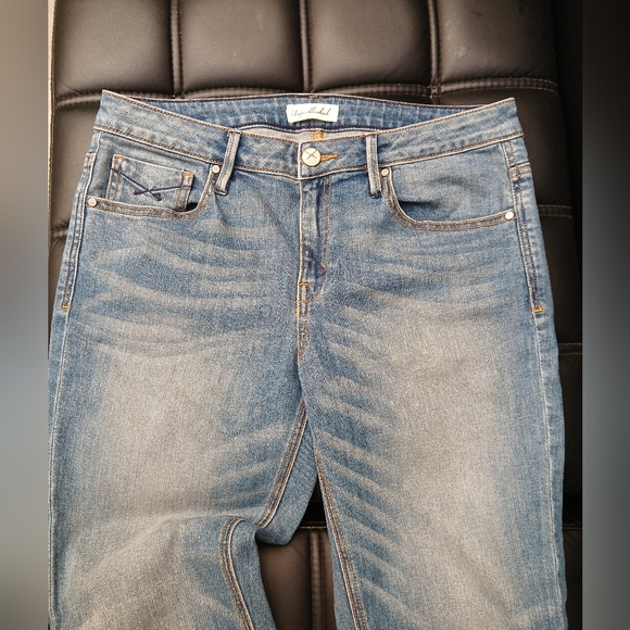 Unpublished Distressed Blue Jeans - Picture 4 of 8
